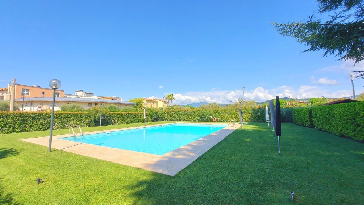 Colors Pool Apartment Бардолино Экстерьер фото
