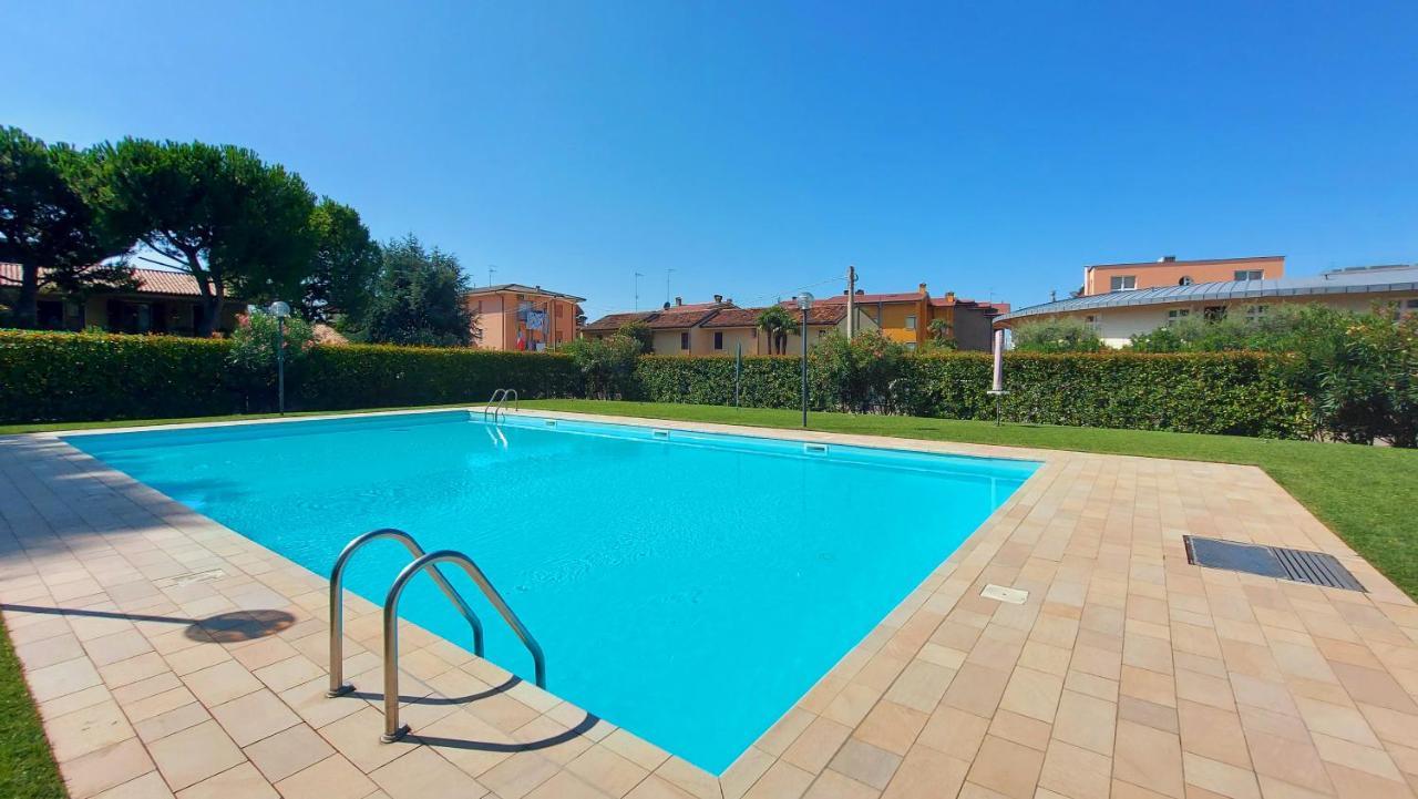 Colors Pool Apartment Бардолино Экстерьер фото