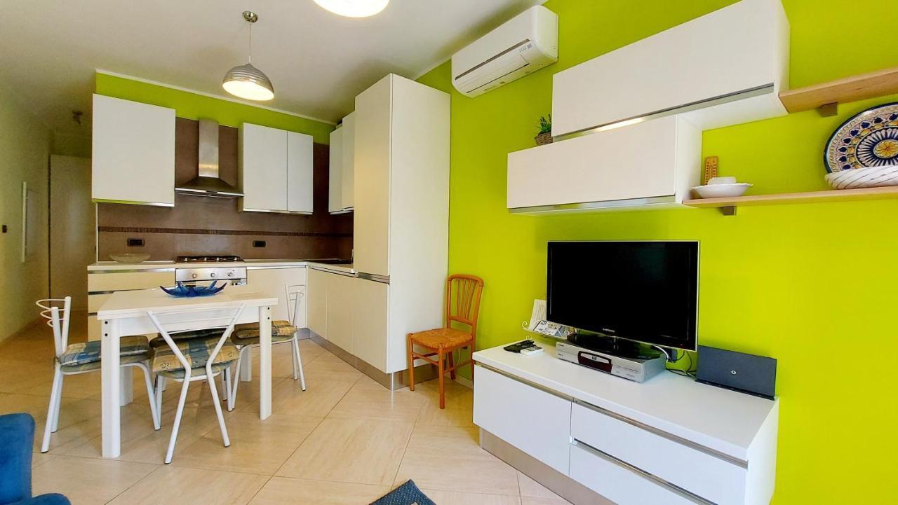 Colors Pool Apartment Бардолино Экстерьер фото