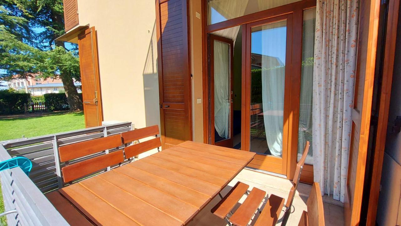 Colors Pool Apartment Бардолино Экстерьер фото